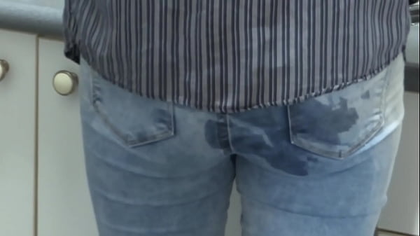 Stepmom Pulls Up Her Jeans So I Can Cum On Her Big Ass. She Loves Cum.  Amateur Big Ass Porn